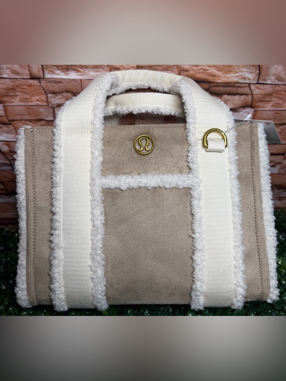 LULULEMON BOXY TOTE MINI 4.5 L * FAUX SHEARLING TRIMS